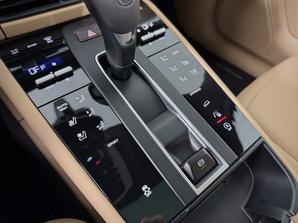Certified 2026 Porsche Macan AWD/4WD image 26