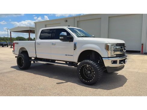 Used 2019 Ford F250 Lariat w/ Lariat Ultimate Package AWD/4WD image 2