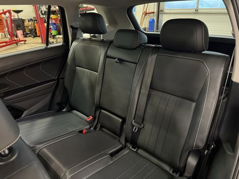 Used 2022 Volkswagen Tiguan SE image 35