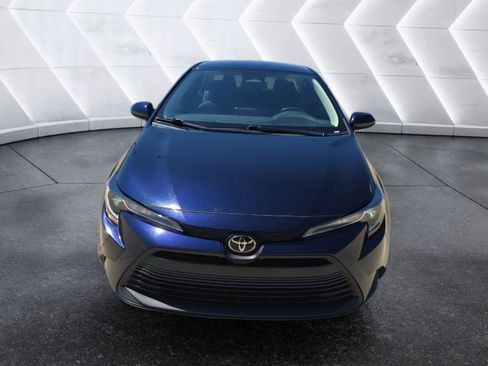 Used 2025 Toyota Corolla LE FWD image 2
