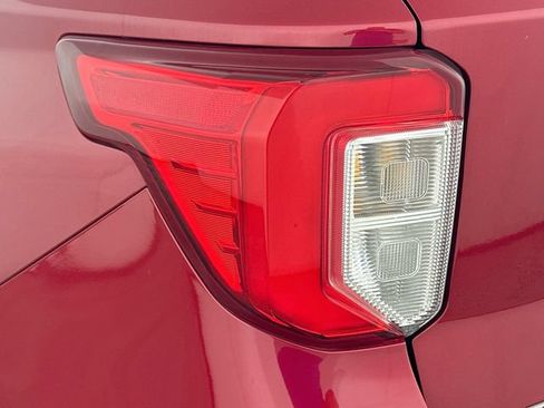 Used 2021 Ford Explorer XLT w/ Equipment Group 202A RWD image 26