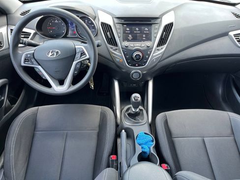 Used 2013 Hyundai Veloster FWD image 20