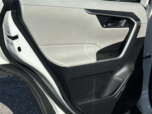 Used 2022 Toyota RAV4 XLE Premium image 28