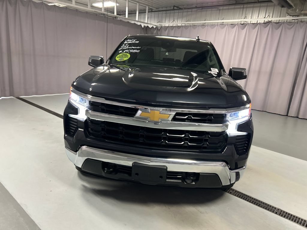 Used 2024 Chevrolet Silverado 1500 LT AWD/4WD image 2