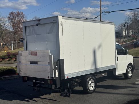 Used 2018 Chevrolet Express 3500 image 5