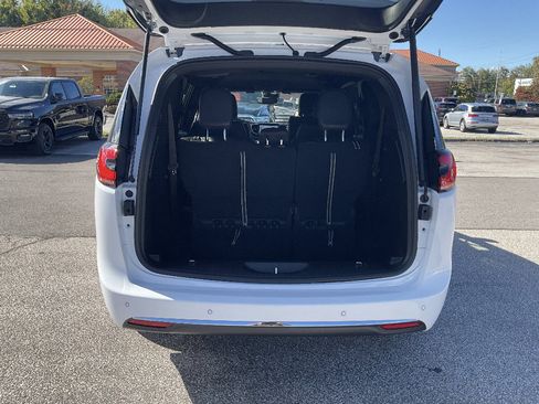 New 2026 Chrysler Pacifica Select AWD/4WD image 13