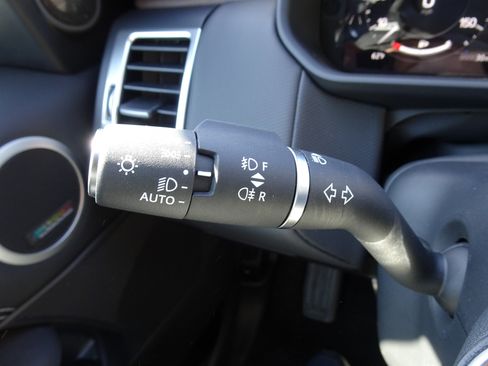 New 2025 Land Rover Discovery Dynamic SE image 34