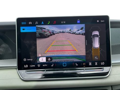 New 2025 Volkswagen Tiguan SE image 17