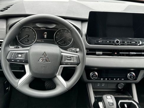 New 2025 Mitsubishi Outlander ES image 15