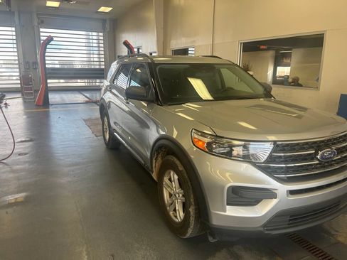 Used 2021 Ford Explorer XLT AWD/4WD image 1