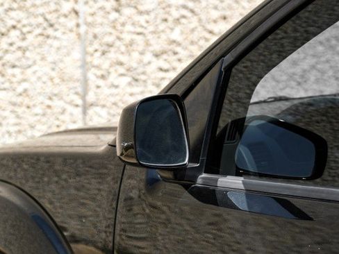 Used 2021 Nissan Frontier SV w/ Midnight Edition Floor Mats image 37