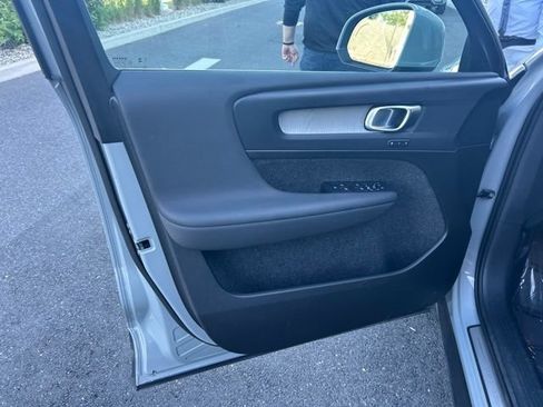 Certified 2025 Volvo XC40 B5 Plus AWD/4WD image 20