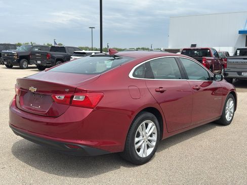 Used 2017 Chevrolet Malibu LT FWD image 5