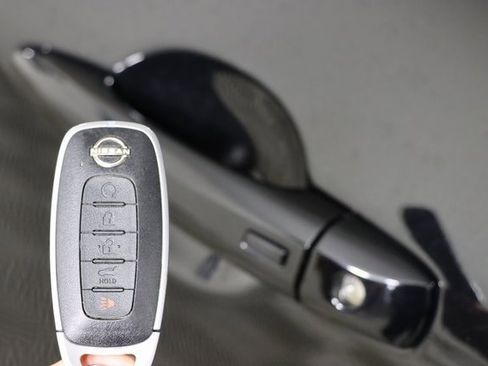 Used 2024 Nissan Rogue SV image 39