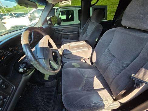 Used 2007 Chevrolet Silverado 2500 W/T w/ Heavy-Duty Power Package AWD/4WD image 9