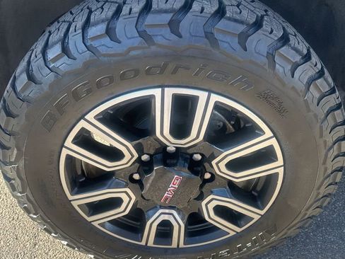 Used 2023 GMC Sierra 2500 AT4 w/ AT4 Premium Plus Package image 14