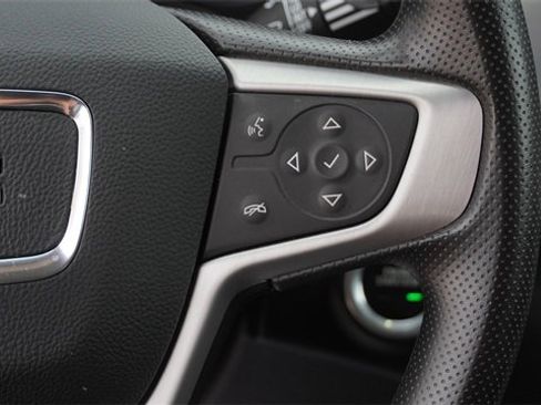 Used 2024 GMC Terrain SLE image 25