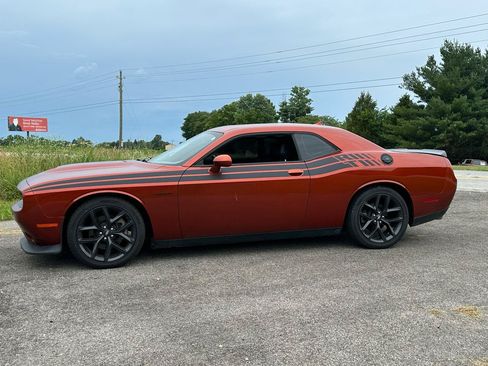 Used 2022 Dodge Challenger R/T w/ Plus Package RWD image 3