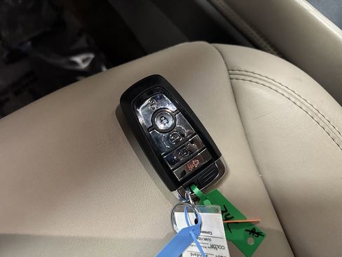 Used 2023 Lincoln Corsair AWD image 26