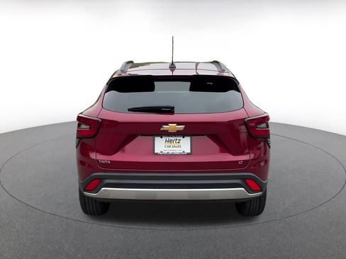 Used 2025 Chevrolet Trax LT FWD image 11
