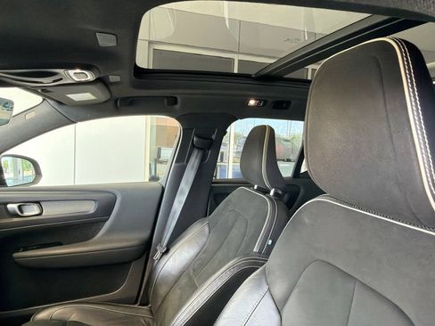 Used 2021 Volvo XC40 T4 R-Design w/ Climate Package FWD image 7