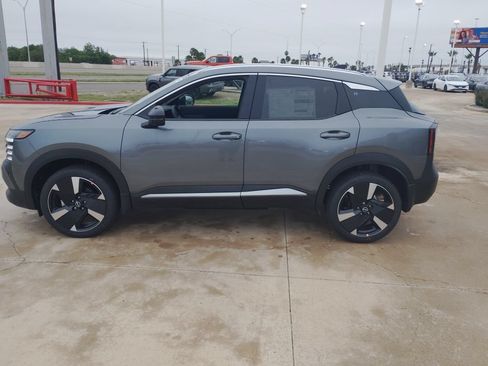New 2026 Nissan Kicks SR FWD image 4