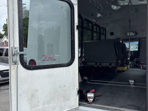 Used 2009 Ford E-450 and Econoline 450 RWD image 9