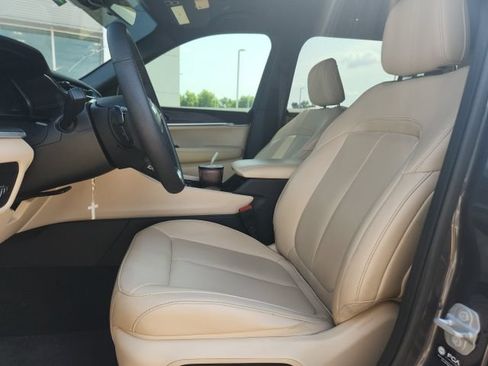 Used 2025 Jeep Grand Cherokee L Limited w/ Black Appearance Package RWD image 15