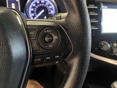 Used 2018 Toyota Camry LE image 27