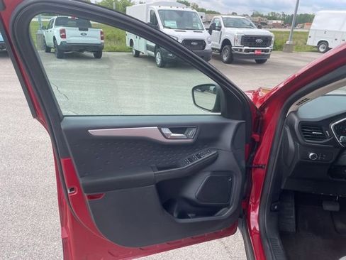 Used 2020 Ford Escape SE FWD image 16