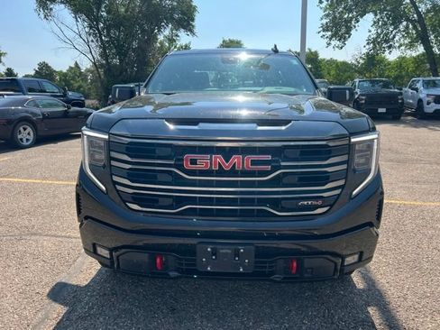 Used 2022 GMC Sierra 1500 AT4 w/ AT4 Preferred Package AWD/4WD image 2