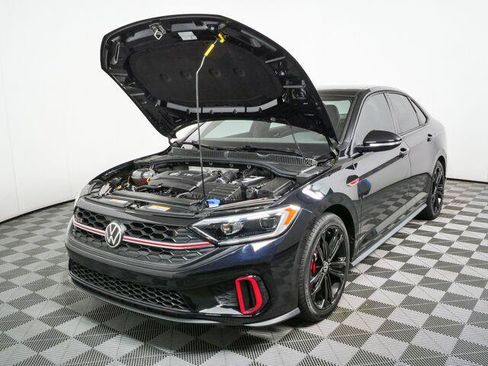 Used 2022 Volkswagen Jetta GLI Autobahn FWD image 6