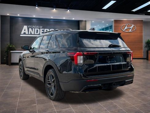 Used 2025 Ford Explorer ST-Line w/ ST-Line Street Pack AWD/4WD image 11