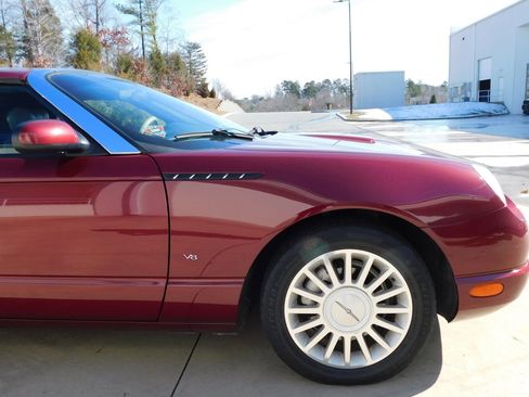 Used 2004 Ford Thunderbird image 33