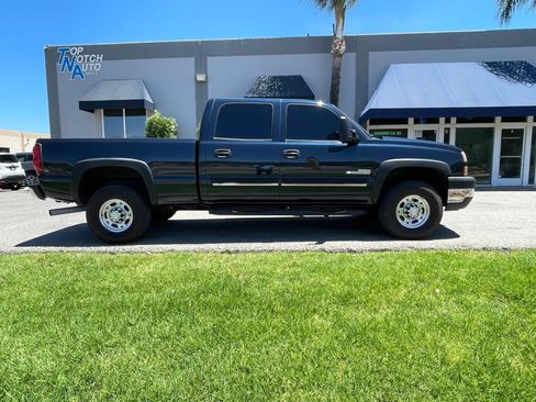 Used 2006 Chevrolet Silverado 2500 LT w/ Onstar Plus Package AWD/4WD image 4