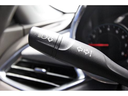 Used 2017 Chevrolet Malibu LT FWD image 17