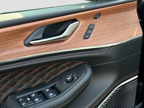 New 2025 Jeep Grand Cherokee Summit image 8