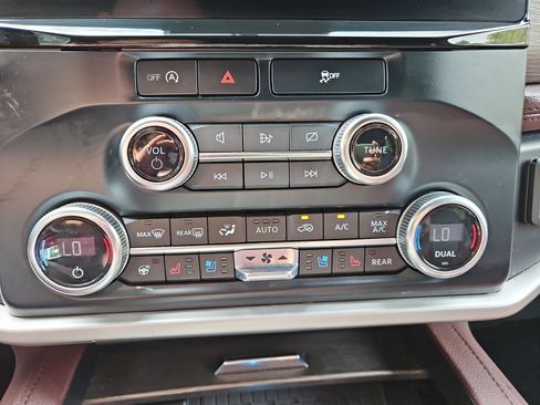 Used 2024 Ford Expedition Limited image 28