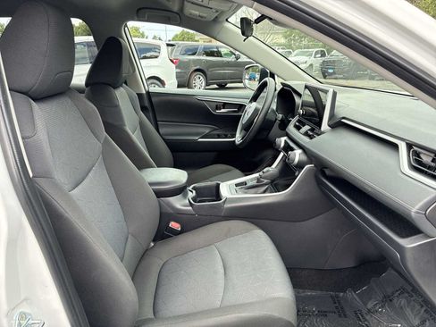 Used 2025 Toyota RAV4 XLE AWD/4WD image 24