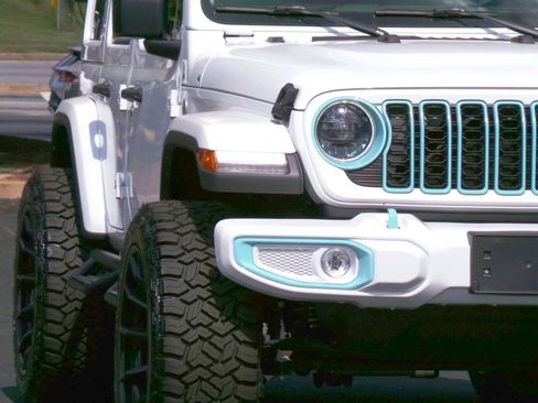 Used 2024 Jeep Wrangler Unlimited Sahara AWD/4WD image 21