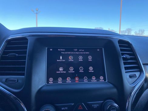 Used 2020 Jeep Grand Cherokee Laredo image 17