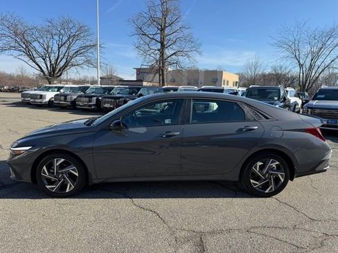 Certified 2025 Hyundai Elantra Sport image 17