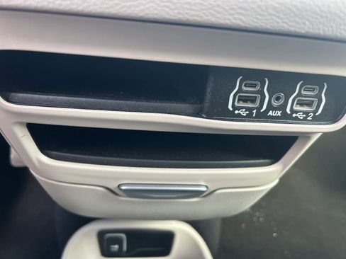 Used 2023 Chrysler Pacifica Touring-L image 29