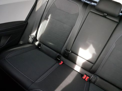 Used 2025 Volkswagen Taos SE image 12