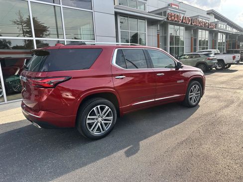 Used 2023 Chevrolet Traverse High Country FWD image 6