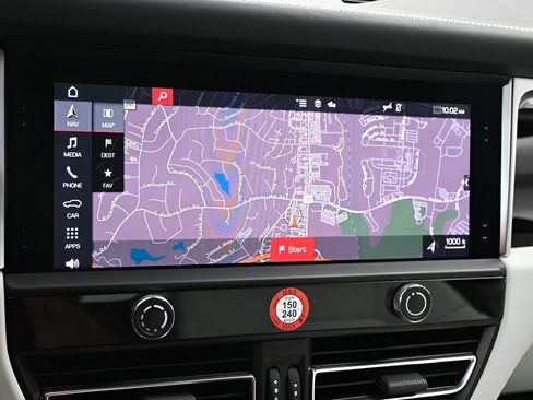 Certified 2024 Porsche Macan AWD/4WD image 16