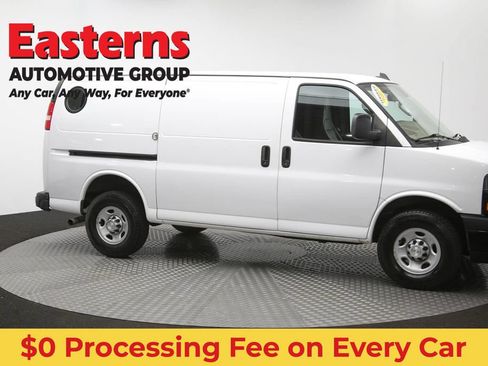 Used 2021 Chevrolet Express 3500 w/ Driver Convenience Package RWD image 43