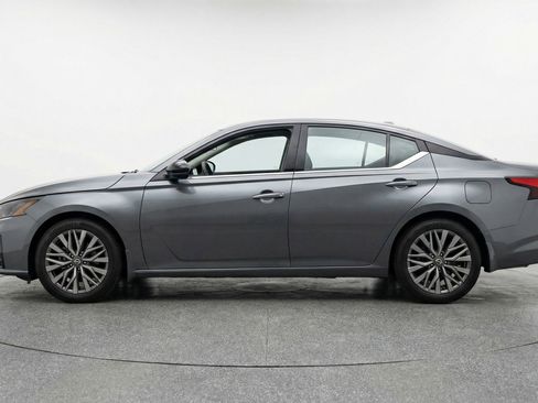 Used 2025 Nissan Altima 2.5 SV image 5