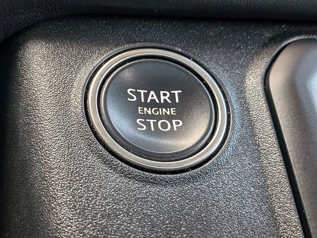 Used 2023 Land Rover Defender 130 SE AWD/4WD image 31