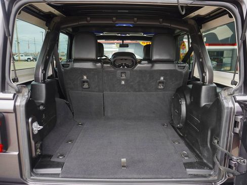 Used 2018 Jeep Wrangler Unlimited Sahara image 26